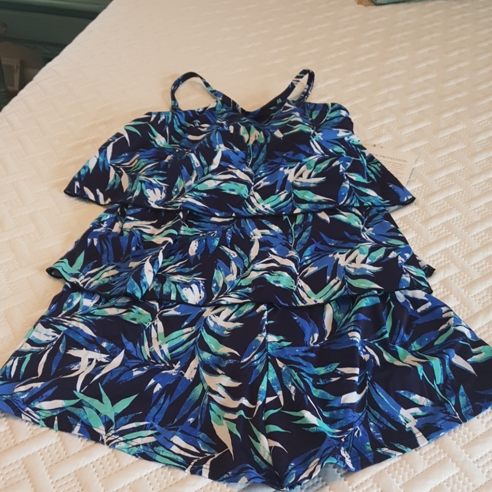 Adorable swimsuit!